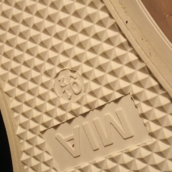 NWOT - Women's Mia Kaleb Wedge Heel Bootie Stone Vegan Suede - Size 9.5M - Picture 11 of 16